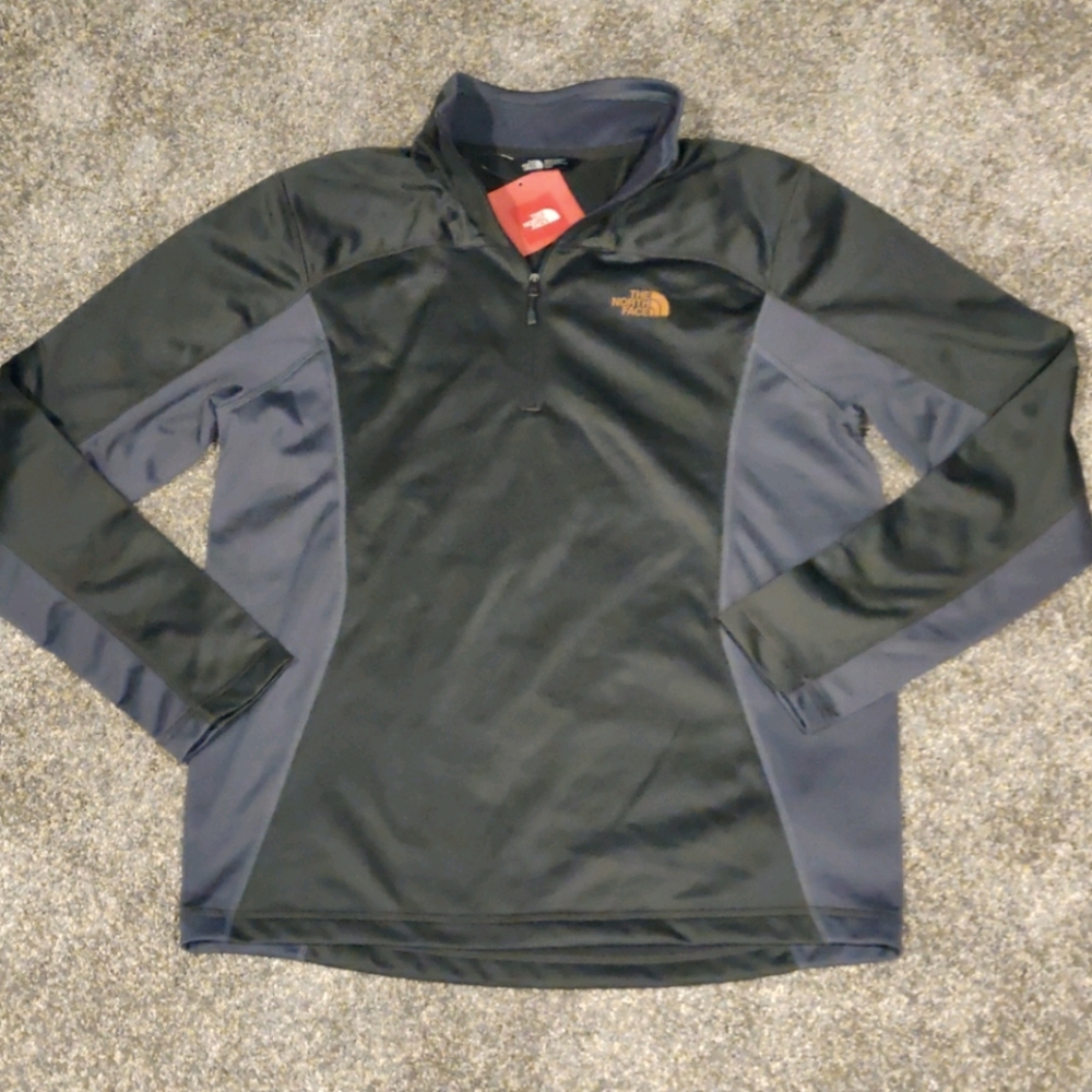 Mens North Face pullover.